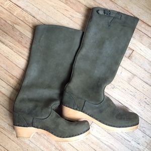Sven's of MN pull-on olive leather clog boots
